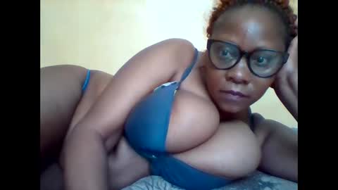 Snapshot of ebonybussy chatting on October 22, 10:51 am MAMITO online show from October 22, 10:51 am