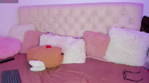 Queen Ebony online show from December 3, 11:59 pm