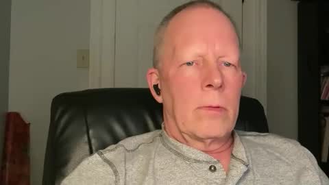 Eddy online show from December 18, 2:40 am