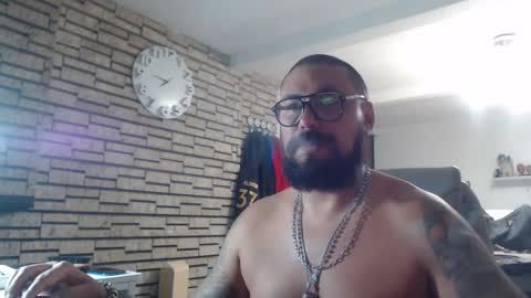 Snapshot of edgarram83 chatting on September 25, 1:45 am edgarram83 online show from September 25, 1:45 am