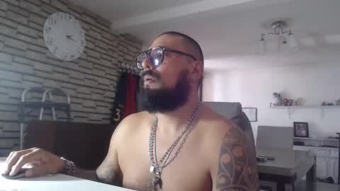 Snapshot of edgarram83 chatting on October 7, 8:16 pm edgarram83 online show from October 7, 8:16 pm