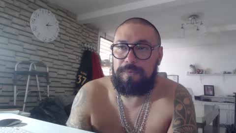 Snapshot of edgarram83 chatting on October 6, 7:10 pm edgarram83 online show from October 6, 7:10 pm