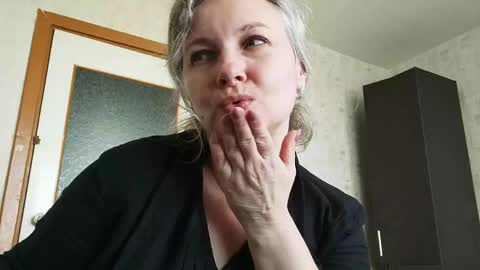 edithmanning online show from May 11, 6:31 am