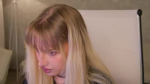 EVA NON NUDE online show from May 27, 4:04 pm