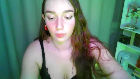 Snapshot of effie_balconii chatting on September 27, 12:36 pm effie_balconii online show from September 27, 12:36 pm