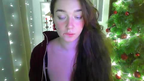 Snapshot of effie_balconii chatting on December 26, 1:32 pm effie_balconii online show from December 26, 1:32 pm