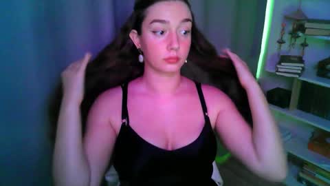Snapshot of effie_balconii chatting on September 20, 3:15 pm effie_balconii online show from September 20, 3:15 pm