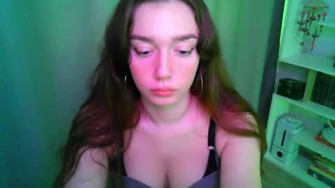 Snapshot of effie_balconii chatting on October 18, 12:09 pm effie_balconii online show from October 18, 12:09 pm