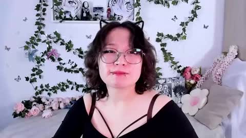 liasama online show from December 6, 11:19 pm