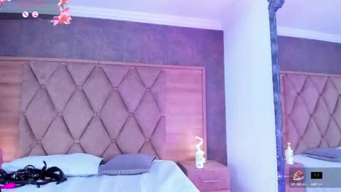 YG COUPLE online show from September 20, 9:40 pm