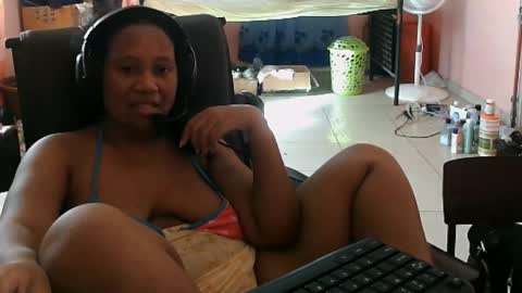 Eirondra Valeen online show from January 8, 7:09 pm