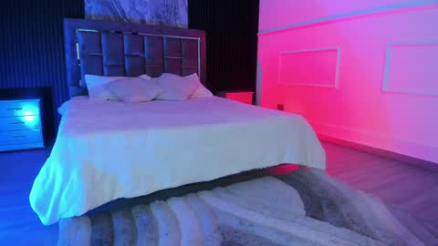 Eiryn Raven online show from April 9, 12:00 pm