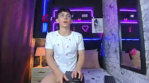 Elan Giralon online show from August 9, 10:14 pm