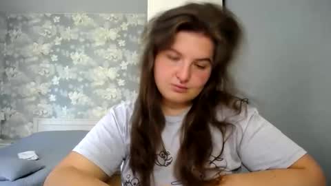Elanis online show from May 19, 12:01 pm