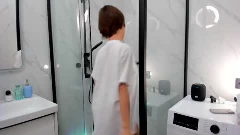 Snapshot of elannand chatting on September 23, 6:18 am ELA 3 online show from September 23, 6:18 am