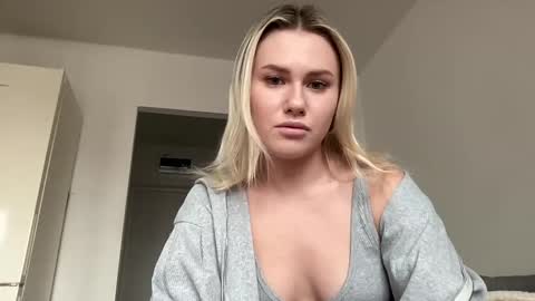 elaraluxxxe online show from March 11, 1:12 pm