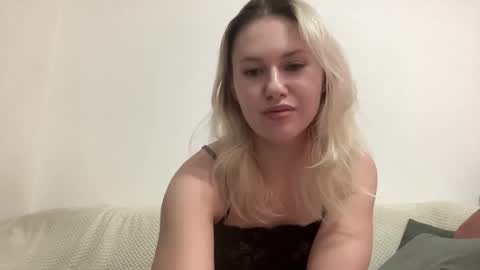 elaraluxxxe online show from December 4, 12:05 pm