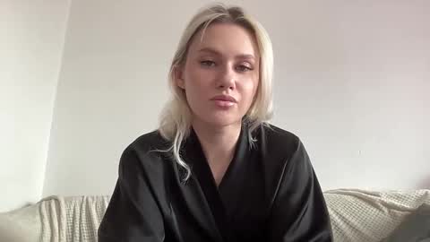 elaraluxxxe online show from September 24, 10:00 am