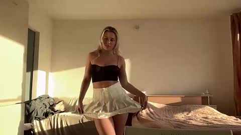 elaraluxxxe online show from February 25, 1:32 pm