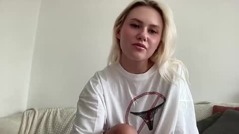 elaraluxxxe online show from September 18, 11:03 am