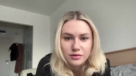 elaraluxxxe online show from February 19, 11:06 am