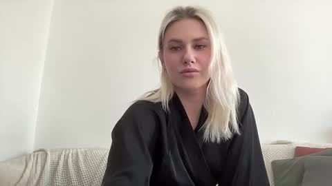 elaraluxxxe online show from September 17, 9:57 am