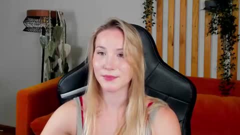 elaravoltage online show from July 10, 5:28 pm