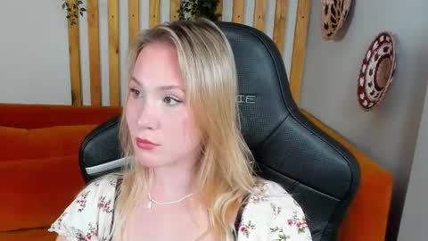 elaravoltage online show from July 14, 5:01 am