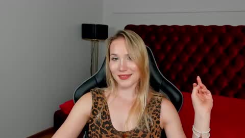 elaravoltage online show from July 28, 2:13 pm