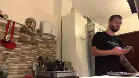 elchapoguzman95 online show from November 9, 6:43 pm