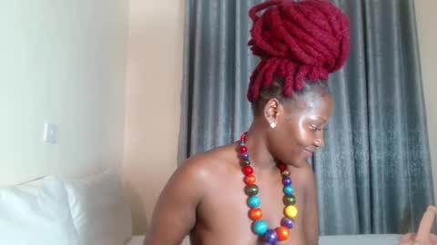 Snapshot of elegant_ebony chatting on January 13, 10:25 am Nika online show from January 13, 10:25 am
