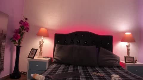 Elegant online show from December 23, 5:39 am