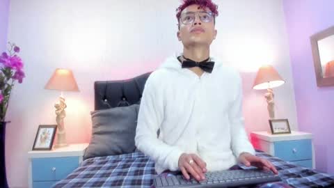 Elegant online show from December 31, 2:51 am