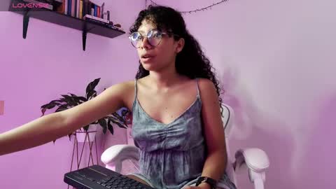 Snapshot of elektra_williams chatting on February 22, 11:46 pm elektra_williams online show from February 22, 11:46 pm