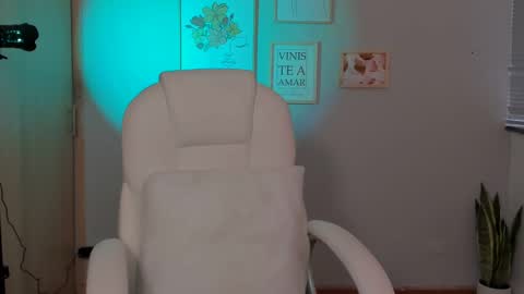 Snapshot of elena_ruiz chatting on January 5, 9:57 pm Elena online show from January 5, 9:57 pm