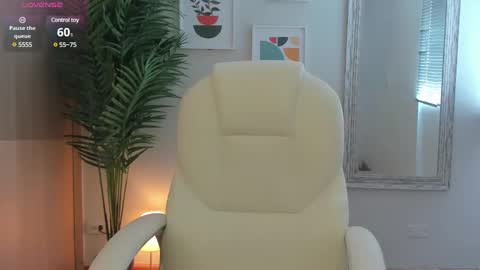 Snapshot of elena_ruiz chatting on December 1, 7:05 pm Elena online show from December 1, 7:05 pm