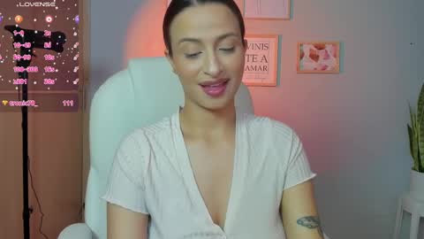 Snapshot of elena_ruiz chatting on February 22, 11:57 pm Elena online show from February 22, 11:57 pm