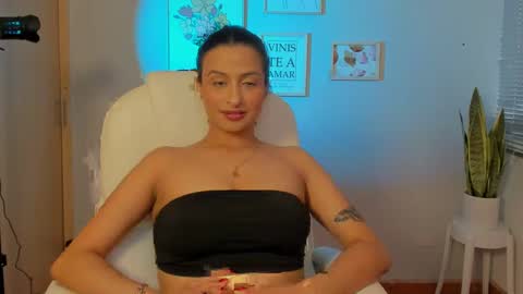 Snapshot of elena_ruiz chatting on January 11, 8:43 pm Elena online show from January 11, 8:43 pm