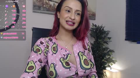 Snapshot of elena_ruiz chatting on December 17, 5:40 am Elena online show from December 17, 5:40 am