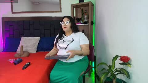 elenna_boobs_ online show from April 2, 3:14 am