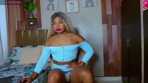 eletrabrowns online show from July 22, 10:45 pm