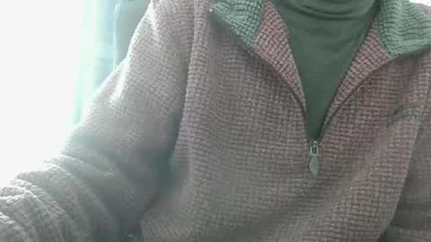 elfyonee online show from December 6, 9:05 am