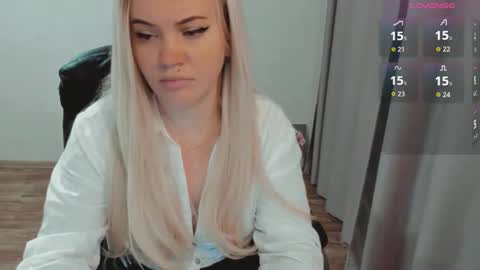 Snapshot of elia_ chatting on October 22, 7:00 am Ella online show from October 22, 7:00 am