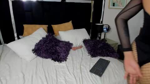 elianaa_soto_ online show from May 23, 5:20 pm