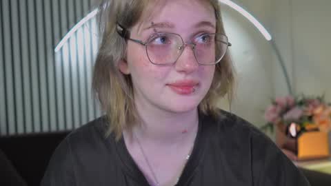 Ellie online show from March 25, 5:25 am