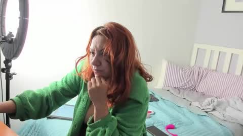 Snapshot of elif__girasol chatting on January 25, 10:19 am elifgirasol online show from January 25, 10:19 am