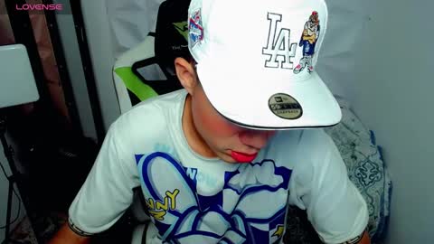 Snapshot of elii_797 chatting on December 5, 12:50 pm bby-santy online show from December 5, 12:50 pm