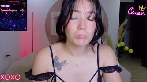 eliiih_ online show from May 28, 9:51 am
