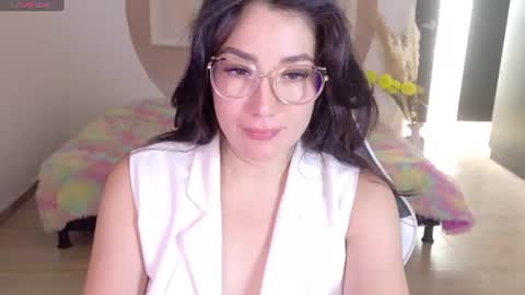 eliiih_ online show from July 24, 2:25 pm