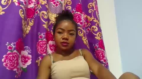 elinah630221 online show from March 1, 7:01 am